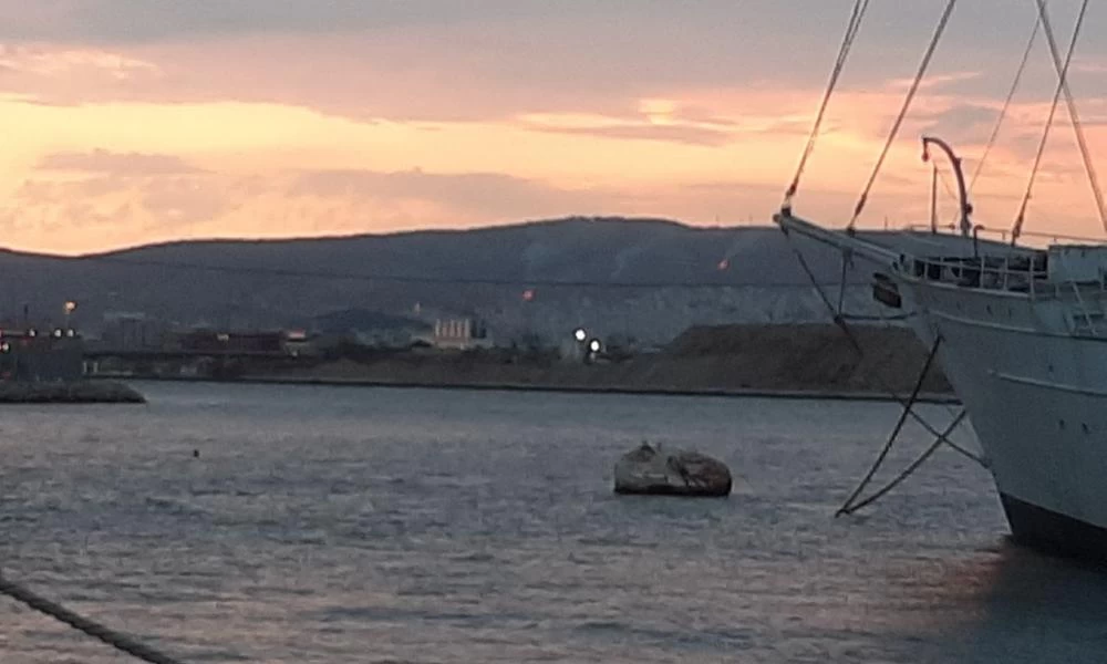 Φωτιά τώρα στο Σχιστό – Σημειώνεται στο τέλος του οικιστικού κομματιού